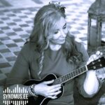 Ukulele õpetaja Katri Kaasik viib läbi muusikalist õpituba