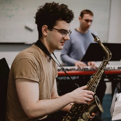 Eesti saksofonist Nikita Korzoun – ME Agentuuri artist ja Euroraadio džässorkestri liige