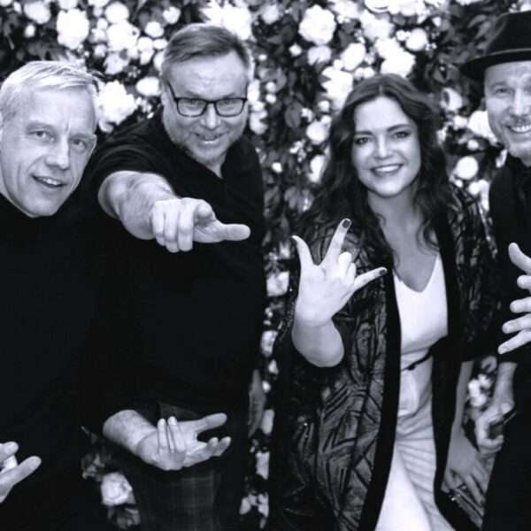 Ansambel Shine peobänd esinemas pulmas ja firmapeol Eestis.